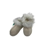 Kids’ warm fur slipper in beige, size 28-29. Closed, comfy, and ideal for daily winter use - Aura