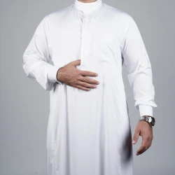 ثوب أبيض مطرّز رجالي مقاس (سمول-56) بتفاصيل فاخرة وخياطة راقية من مدراز