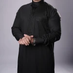 ثوب أسود مطرّز رجالي مقاس (اكس سمول-56) بتفاصيل فاخرة وخياطة راقية من مدراز - مدراز