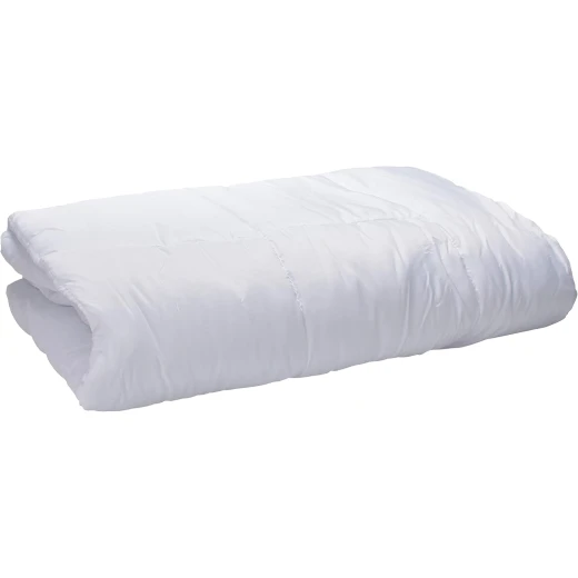 Soft and fluffy microfiber one-piece hotel comforter with lightweight filling, 220x230 cm Soft and fluffy microfiber one-piece hotel comforter with lightweight filling, 220x230 cm